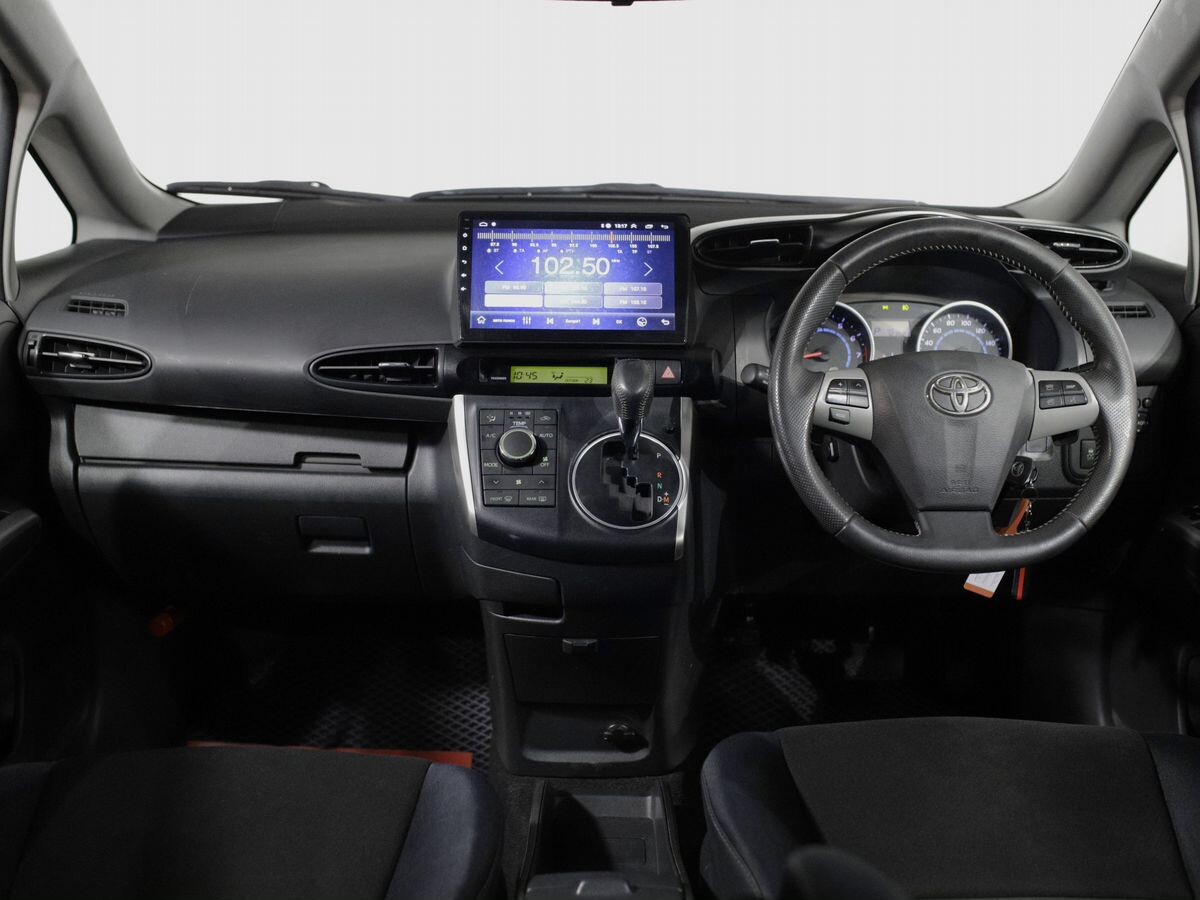 Toyota Wish 2011 - фото автомобиля