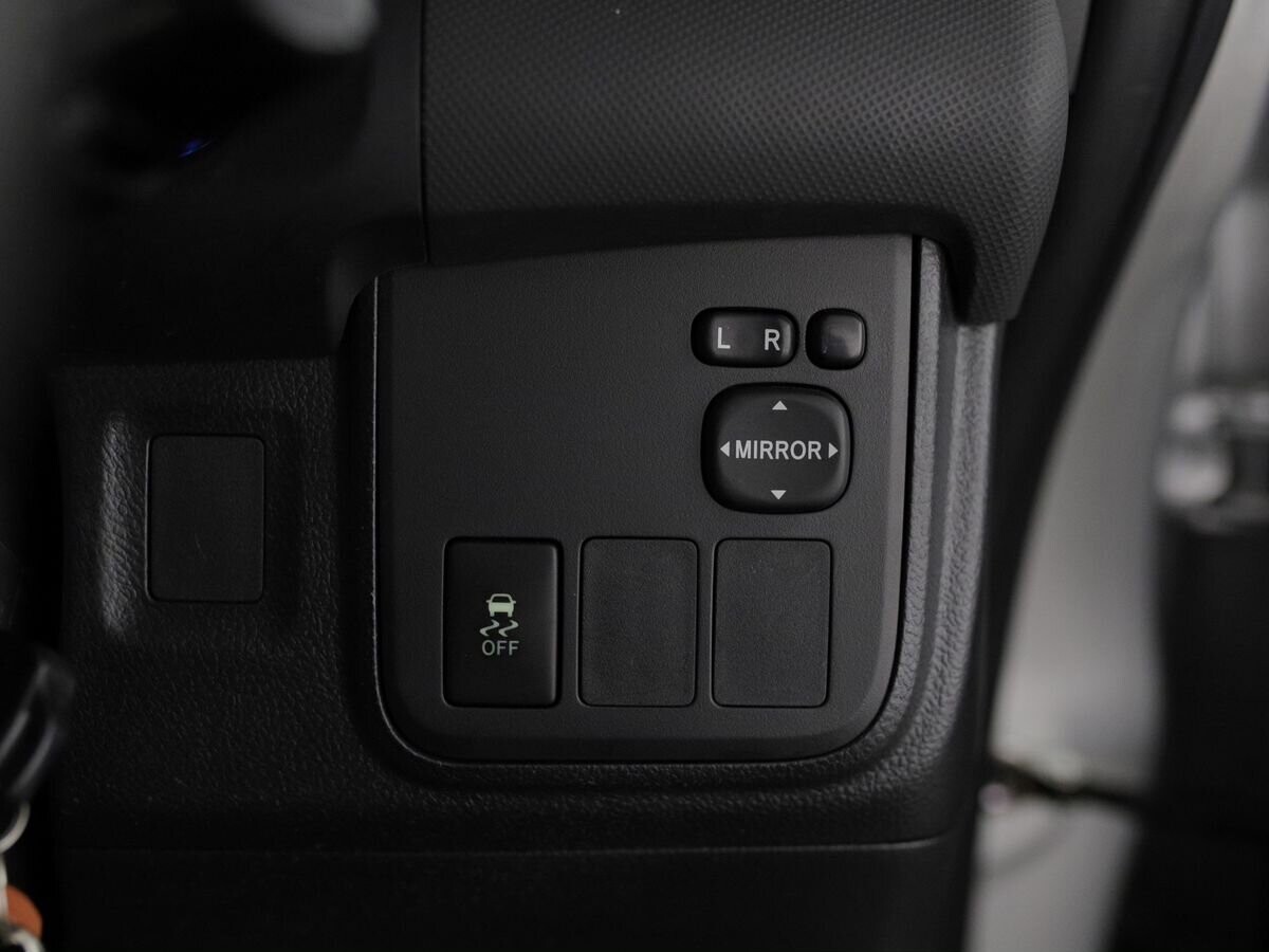 Toyota Wish 2011 - фото автомобиля