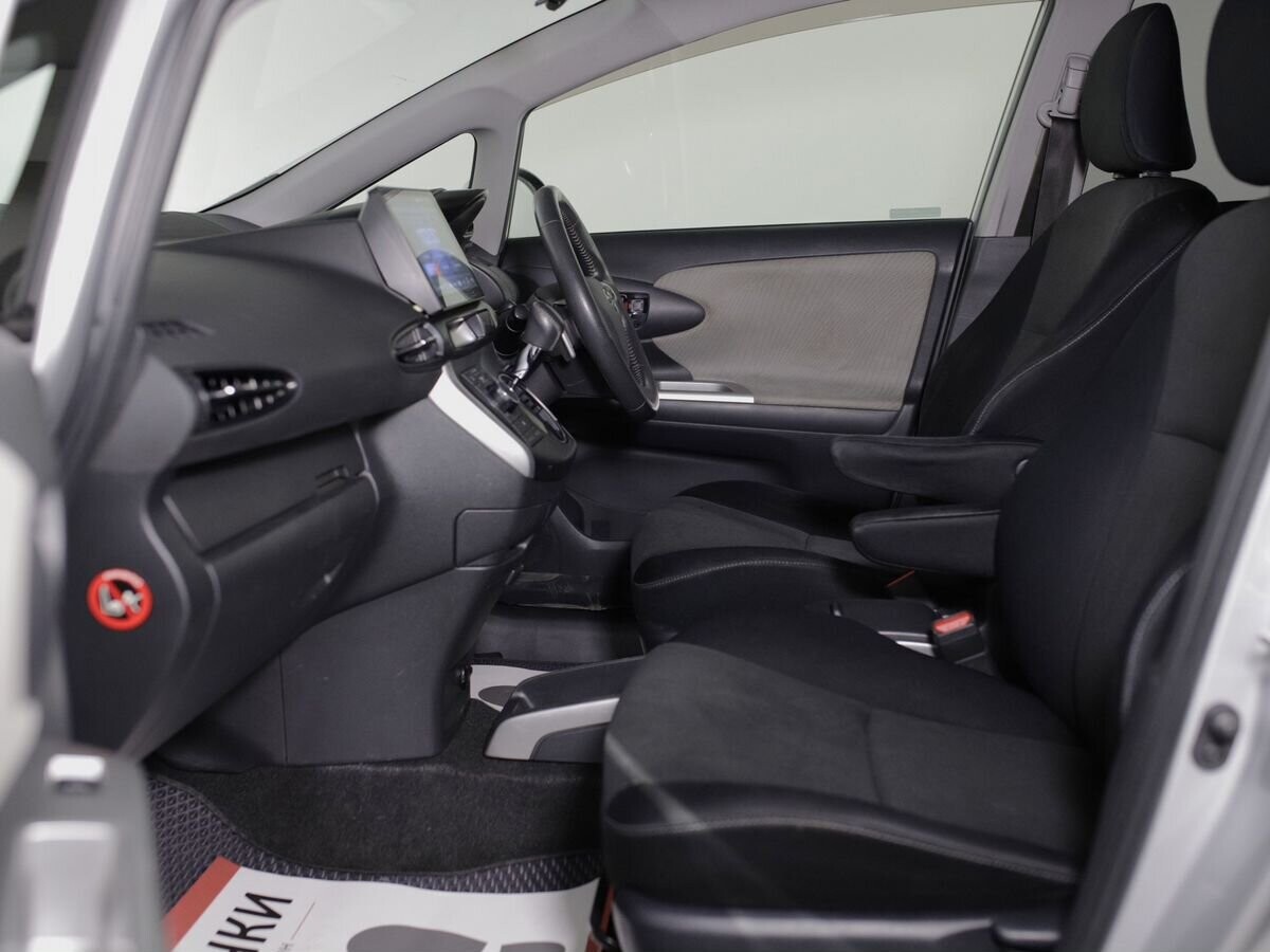 Toyota Wish 2011 - фото автомобиля