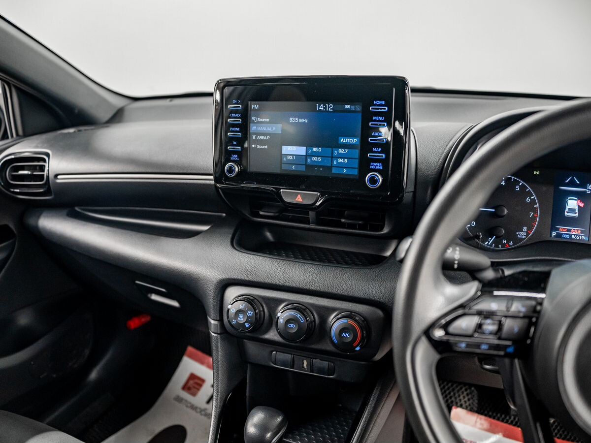 Toyota Yaris 2020 - фото автомобиля