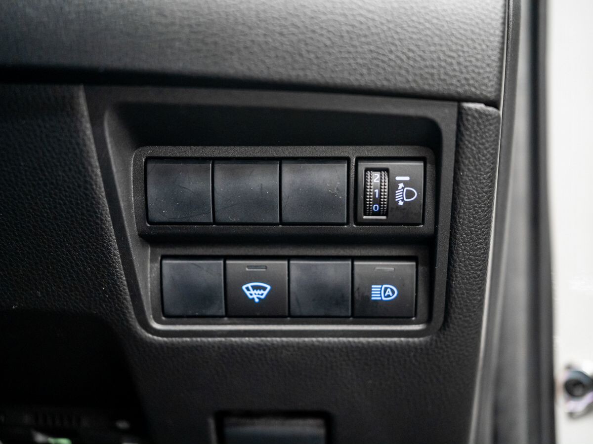 Toyota Yaris 2020 - фото автомобиля