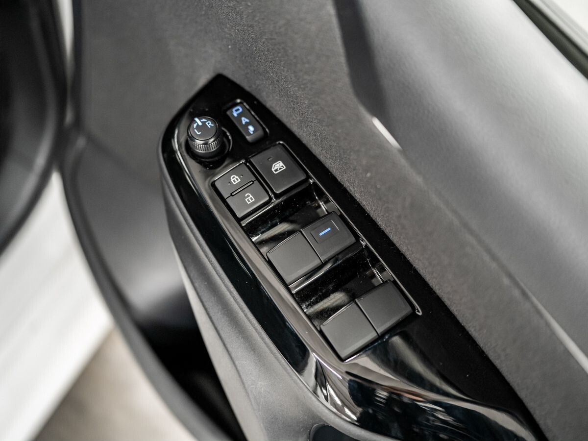 Toyota Yaris 2020 - фото автомобиля