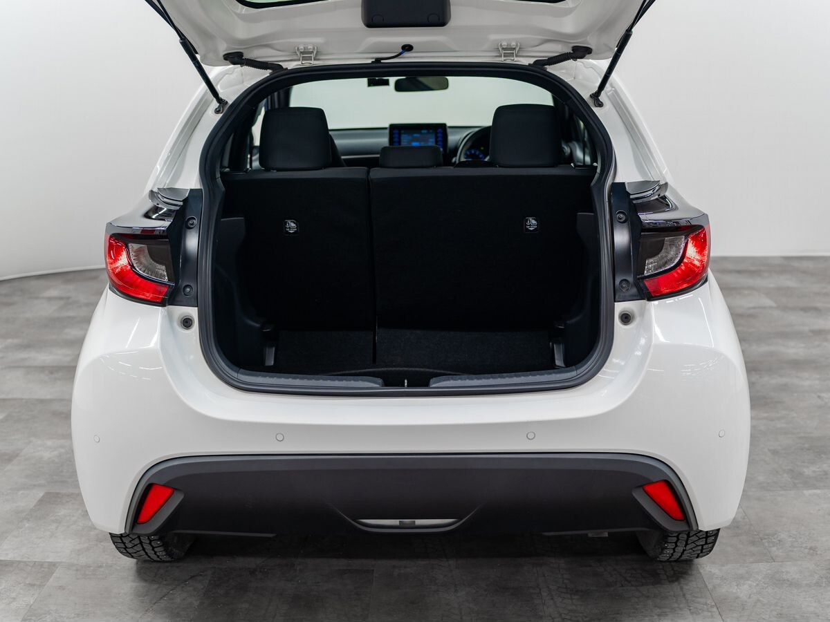 Toyota Yaris 2020 - фото автомобиля