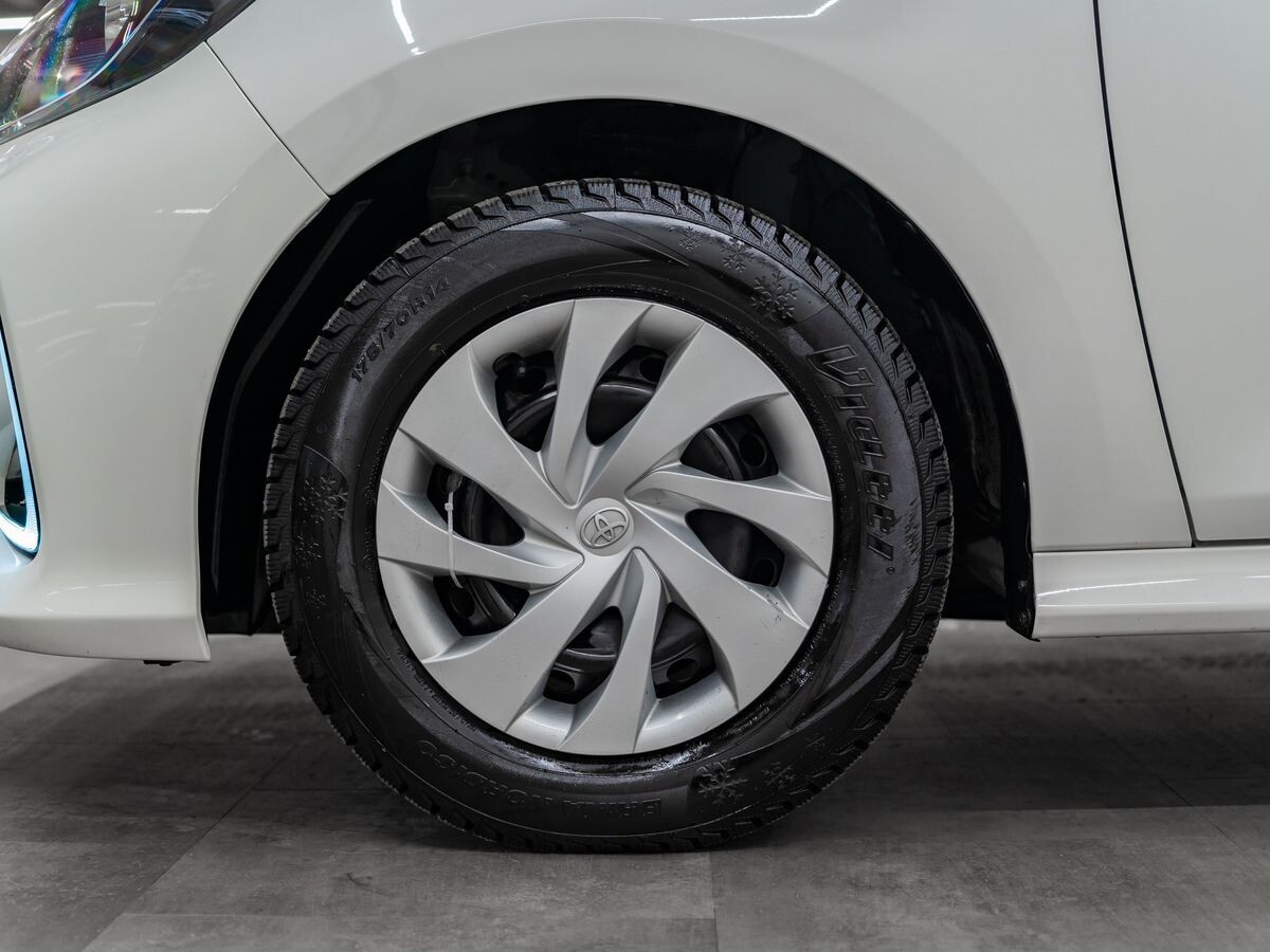 Toyota Yaris 2020 - фото автомобиля