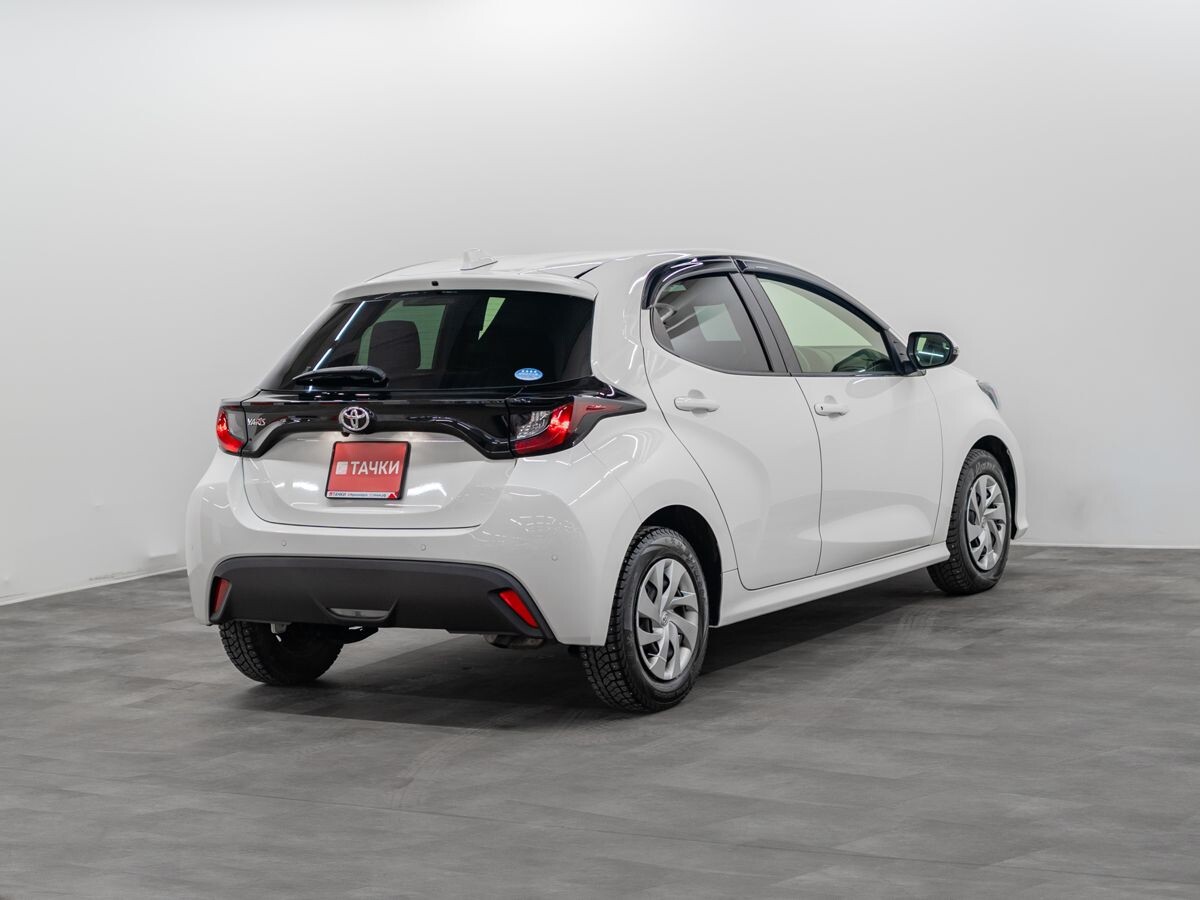 Toyota Yaris 2020 - фото автомобиля