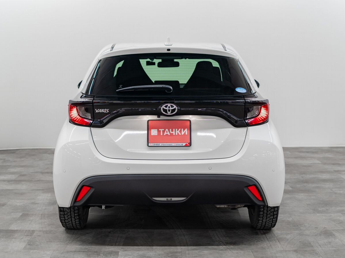 Toyota Yaris 2020 - фото автомобиля
