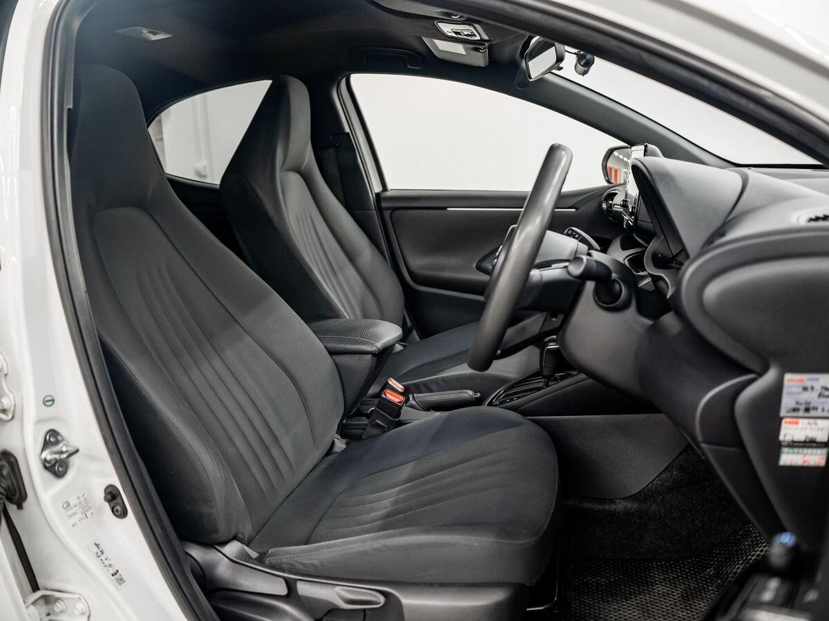 Toyota Yaris 2020 - фото автомобиля