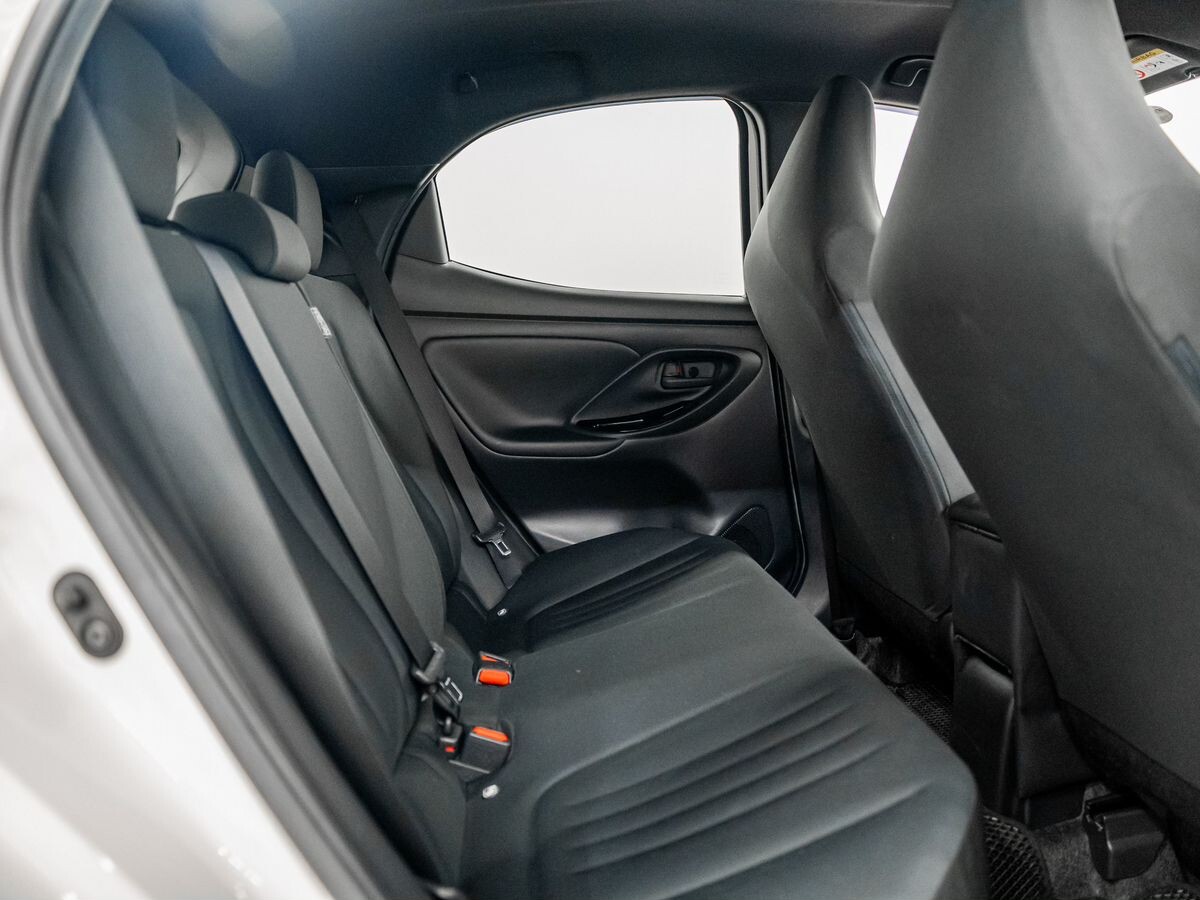 Toyota Yaris 2020 - фото автомобиля