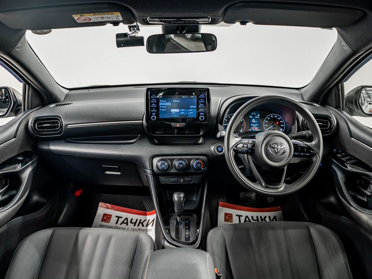 Toyota Yaris 2020 - фото автомобиля