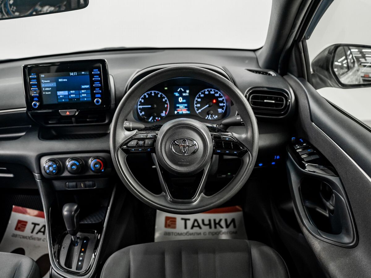 Toyota Yaris 2020 - фото автомобиля