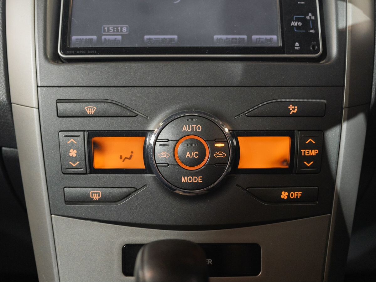 Toyota Corolla 2010 - фото автомобиля