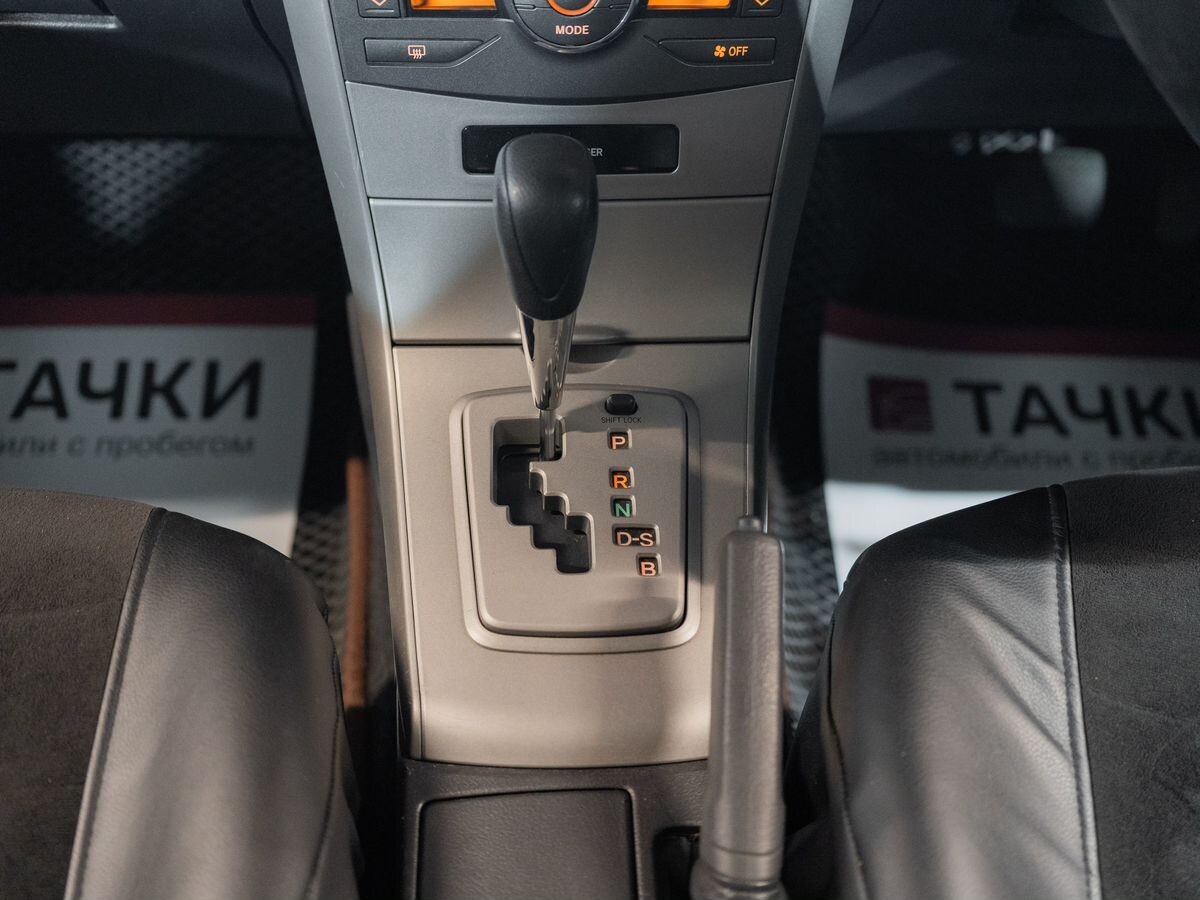 Toyota Corolla 2010 - фото автомобиля