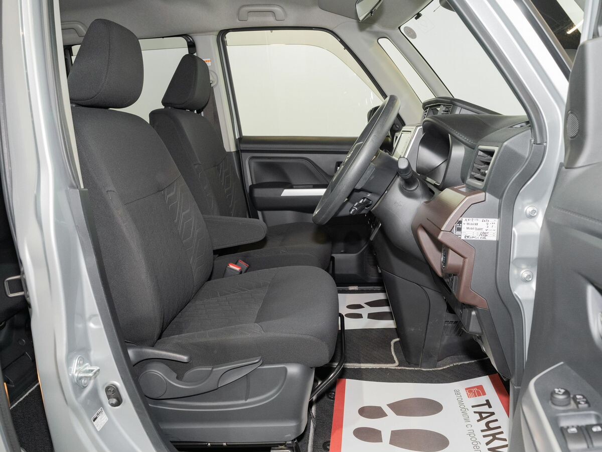 Toyota Tank 2019 - фото автомобиля