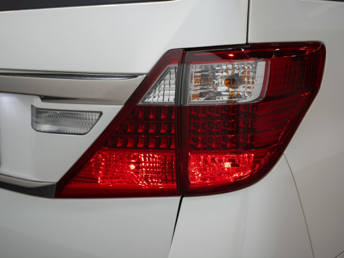 Toyota Alphard 2012 - фото автомобиля