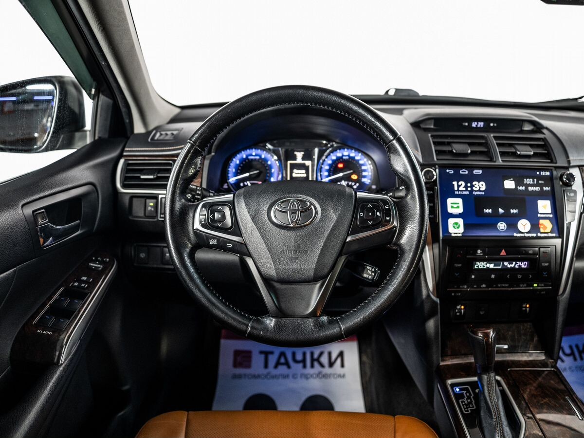 Toyota Camry 2017 - фото автомобиля