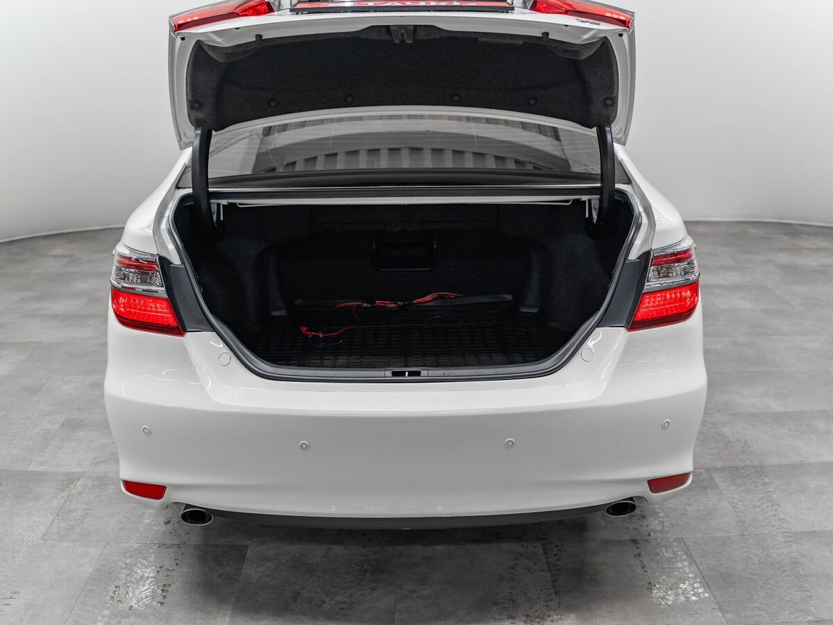 Toyota Camry 2015 - фото автомобиля