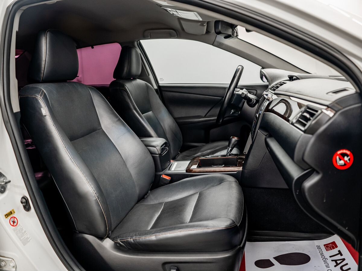 Toyota Camry 2015 - фото автомобиля