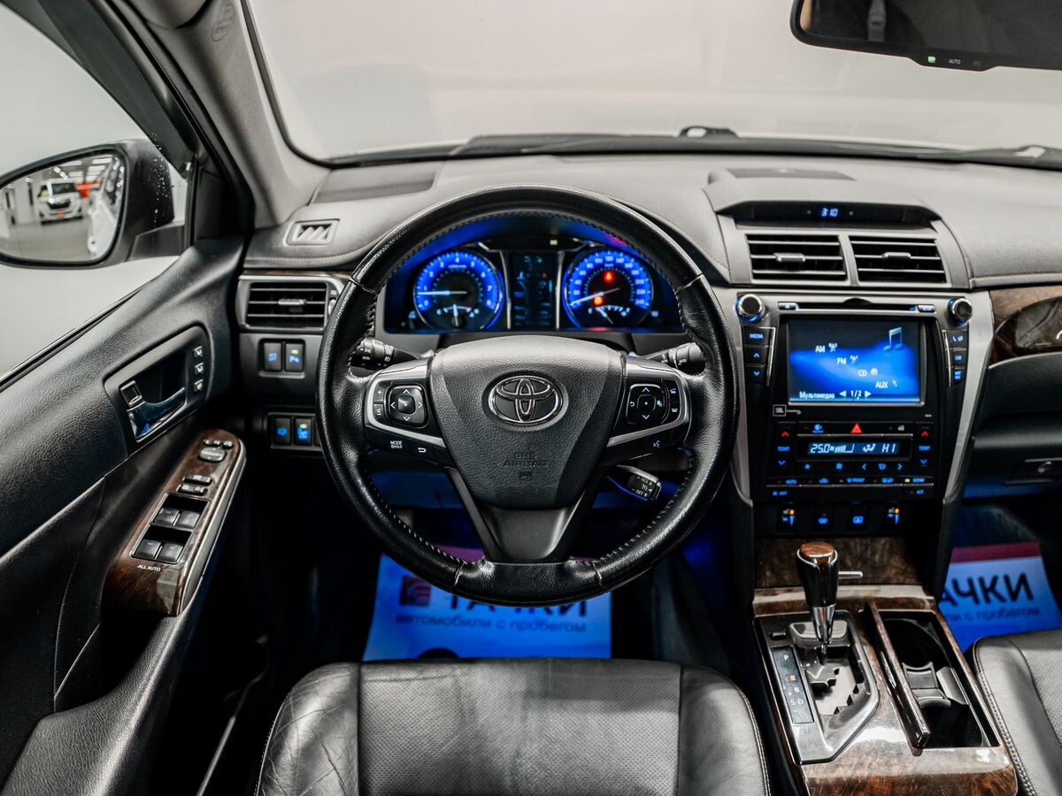 Toyota Camry 2015 - фото автомобиля