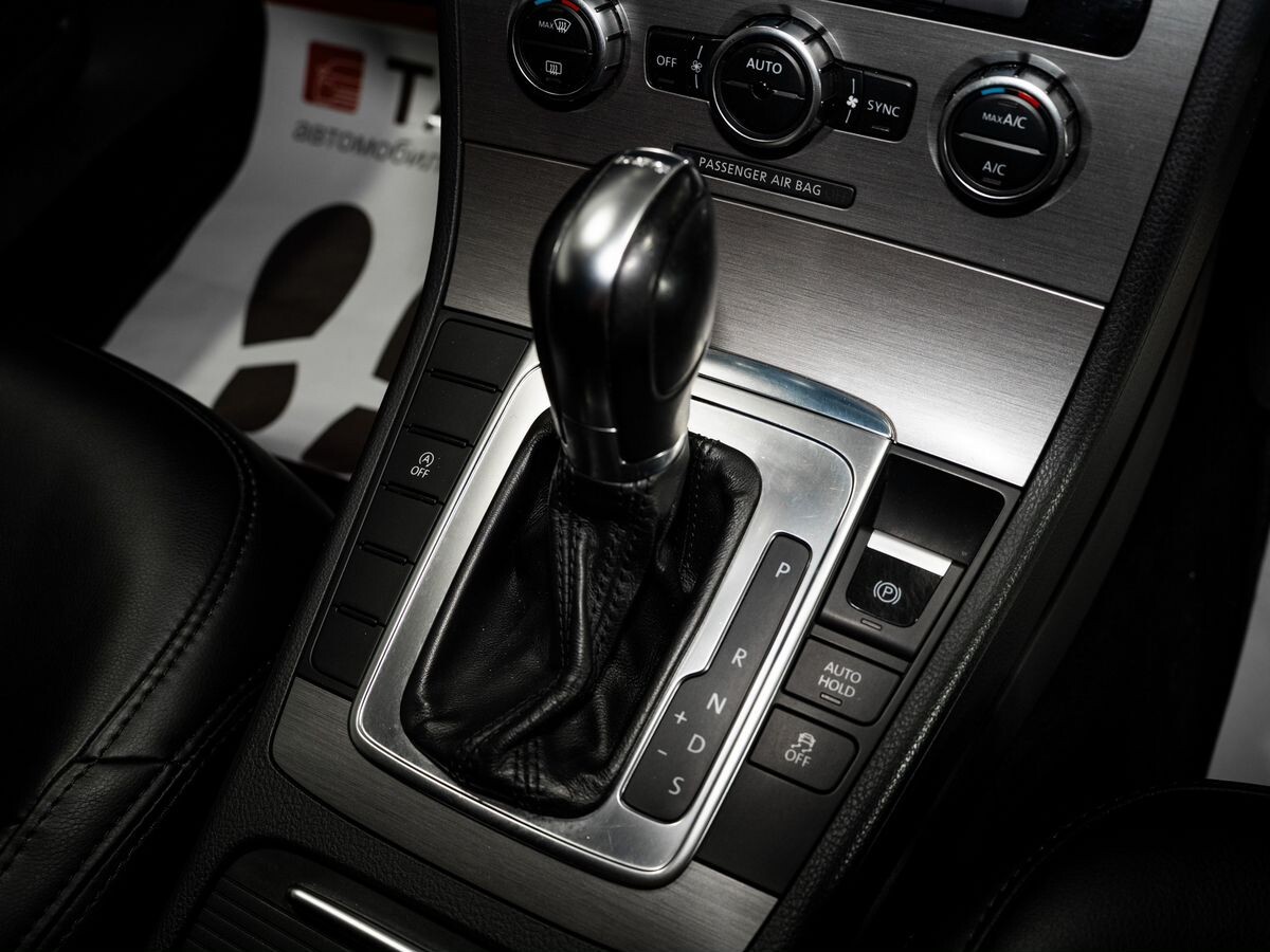 Volkswagen Passat 2012 - фото автомобиля