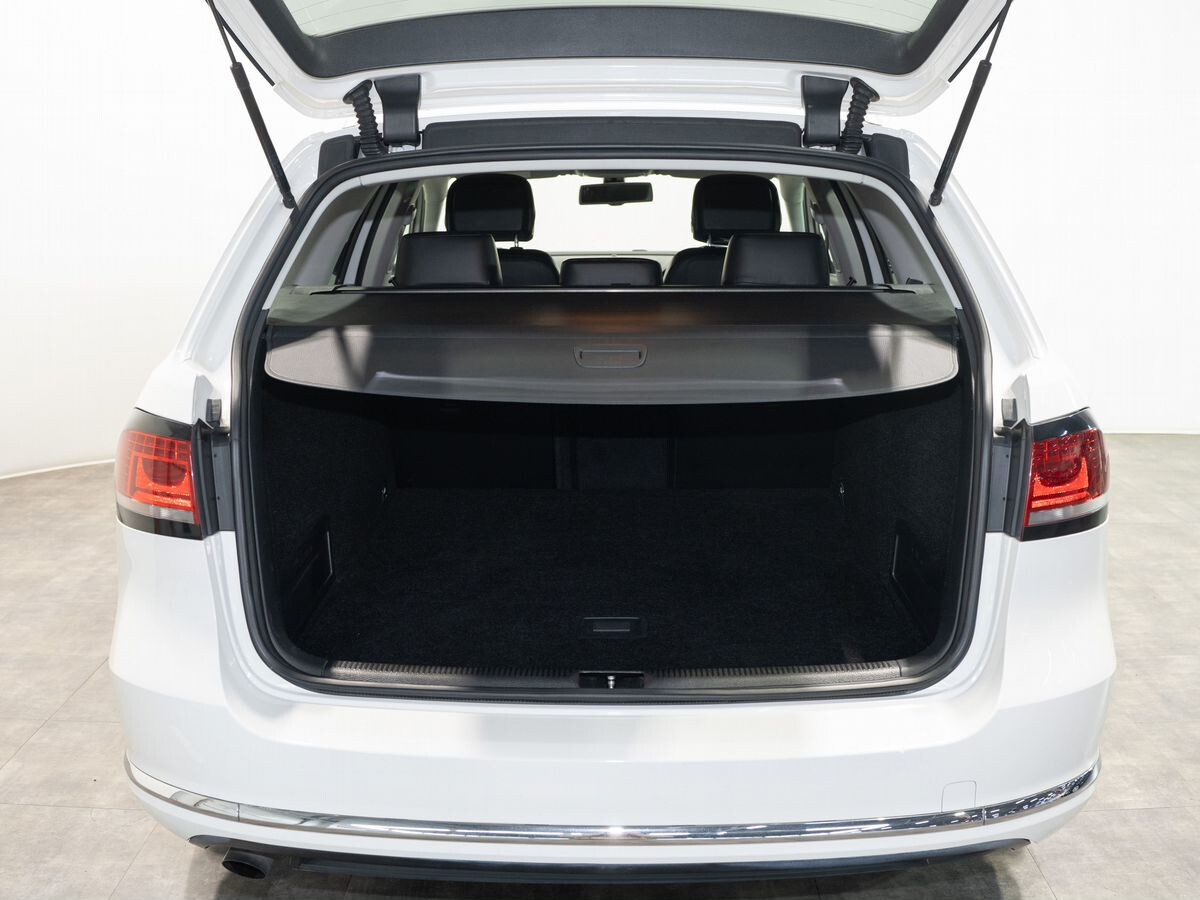 Volkswagen Passat 2012 - фото автомобиля