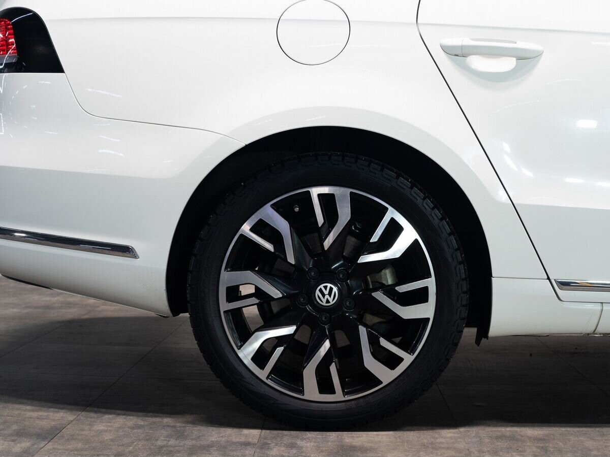 Volkswagen Passat 2012 - фото автомобиля