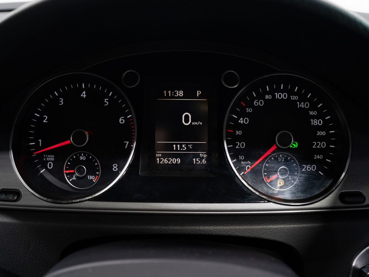 Volkswagen Passat 2012 - фото автомобиля