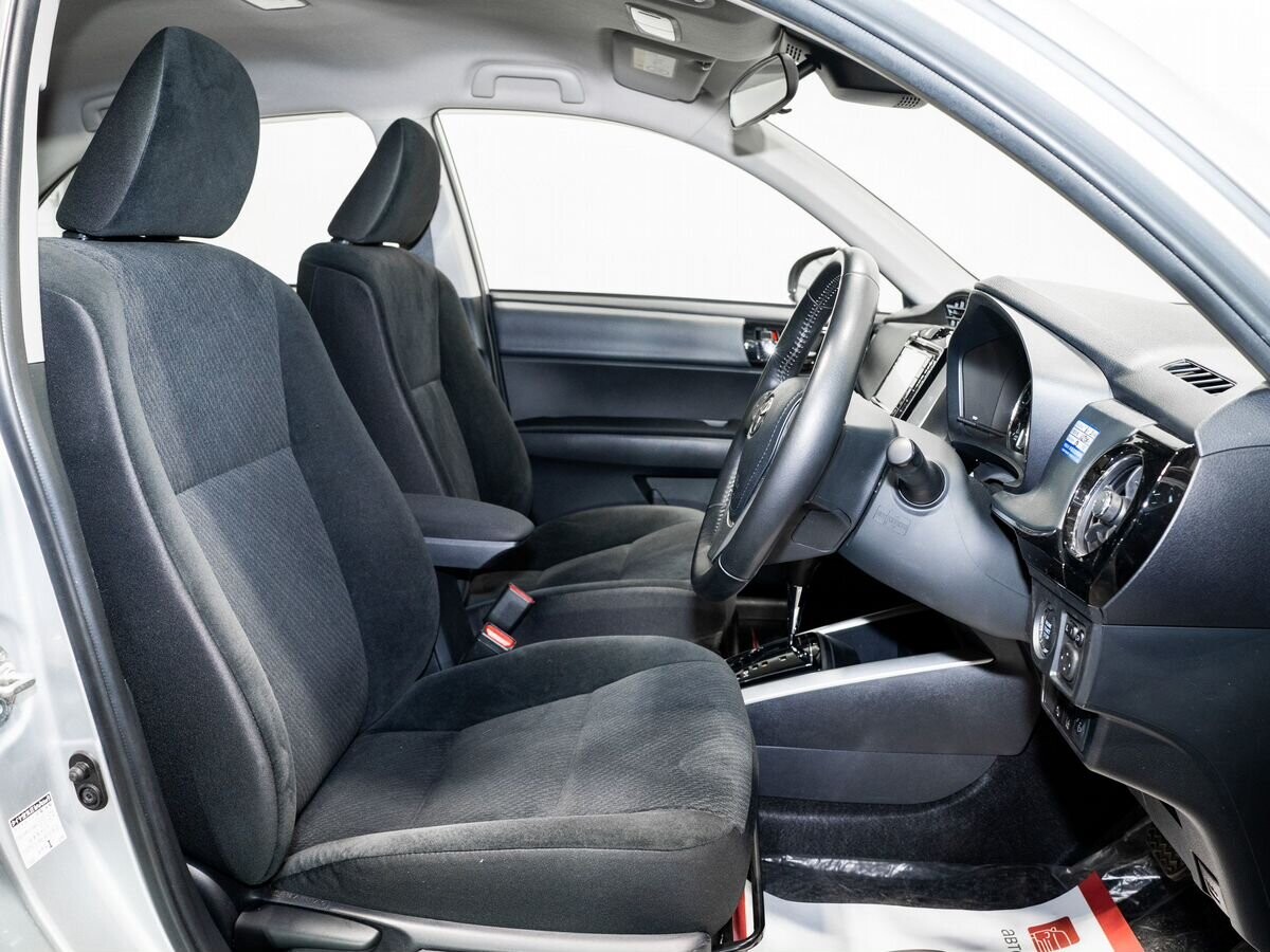 Toyota Corolla 2018 - фото автомобиля