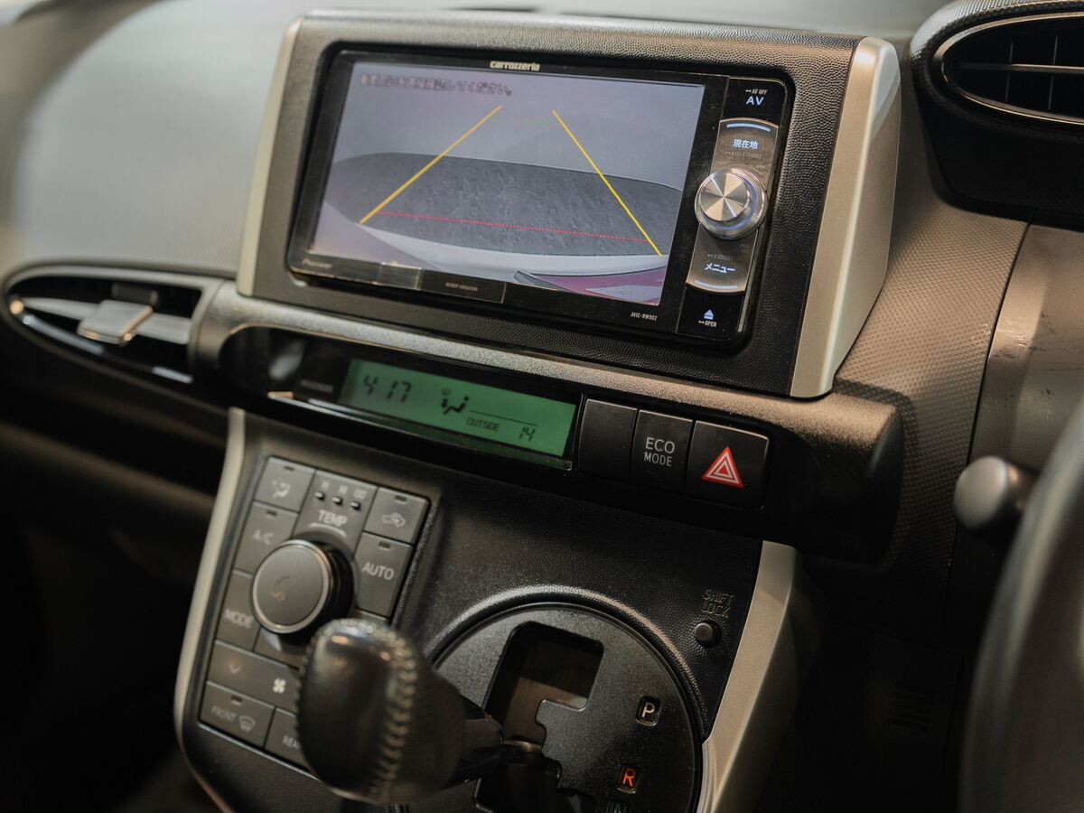 Toyota Wish 2011 - фото автомобиля