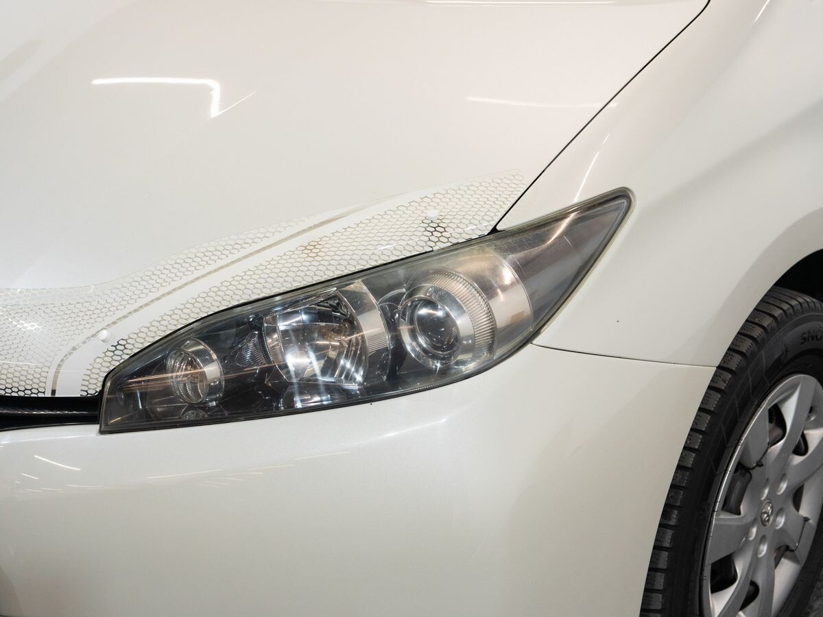 Toyota Wish 2011 - фото автомобиля