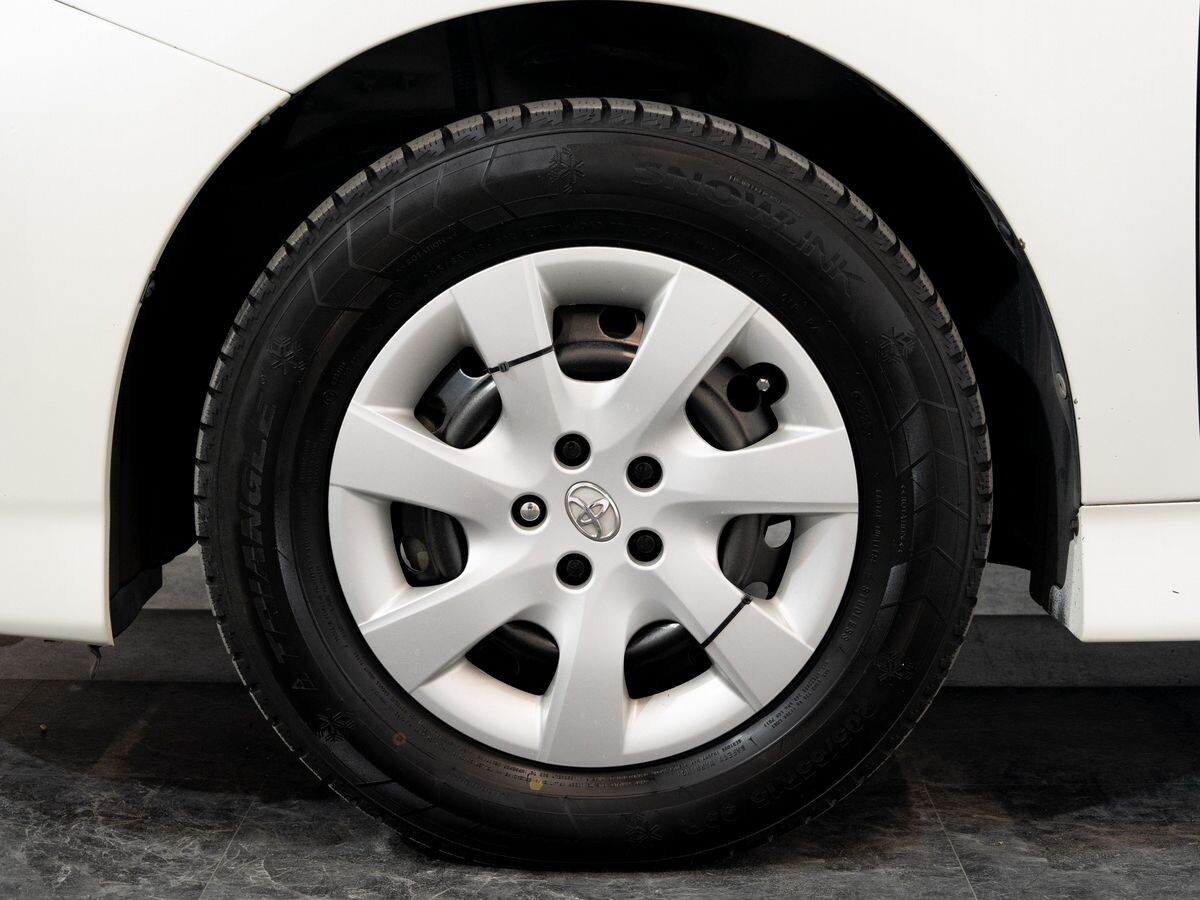 Toyota Wish 2011 - фото автомобиля