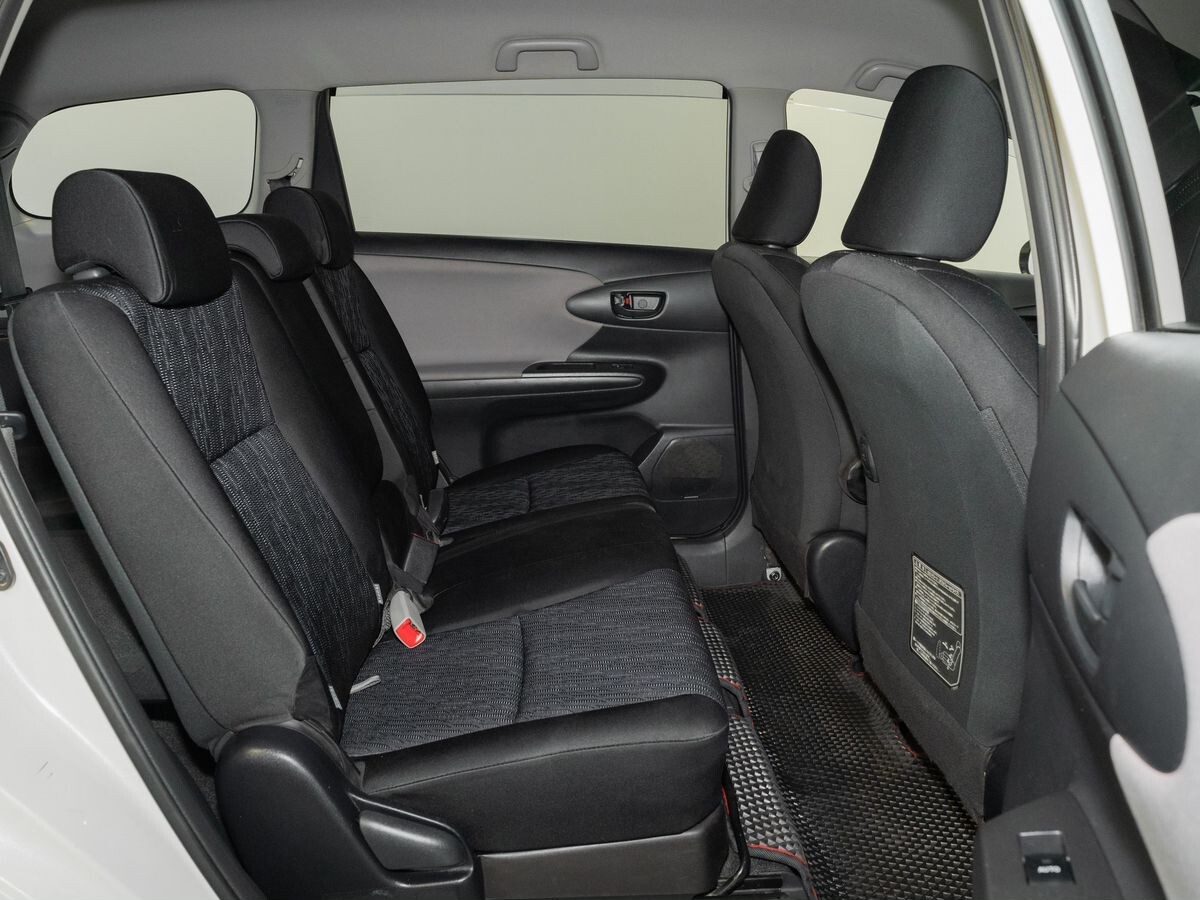 Toyota Wish 2011 - фото автомобиля