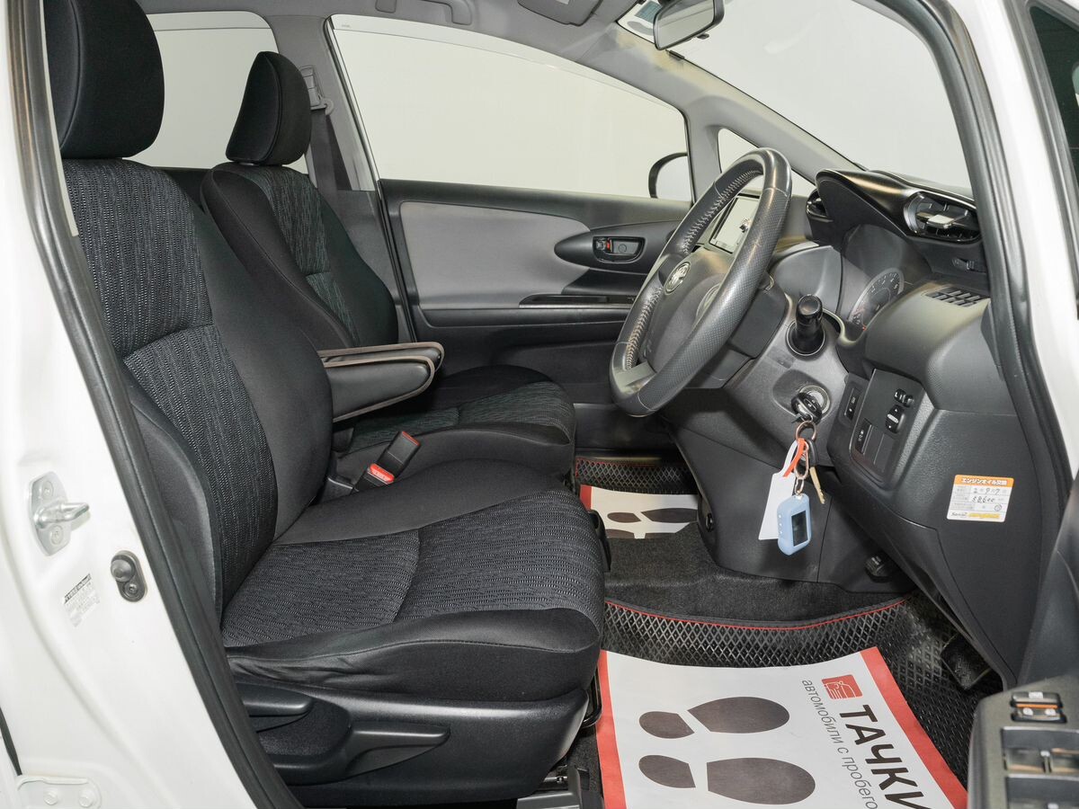 Toyota Wish 2011 - фото автомобиля