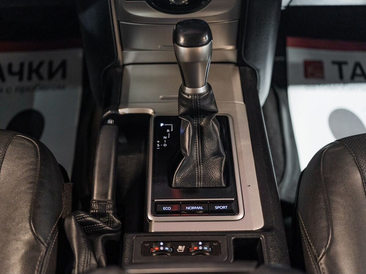 Toyota Land Cruiser Prado 2018 - фото автомобиля