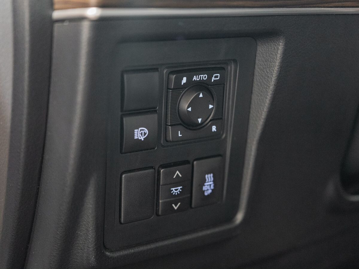 Toyota Land Cruiser Prado 2018 - фото автомобиля