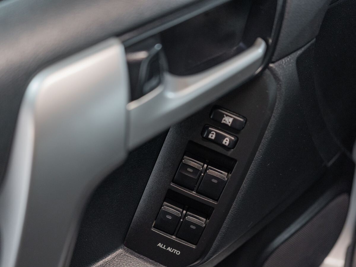 Toyota Land Cruiser Prado 2018 - фото автомобиля