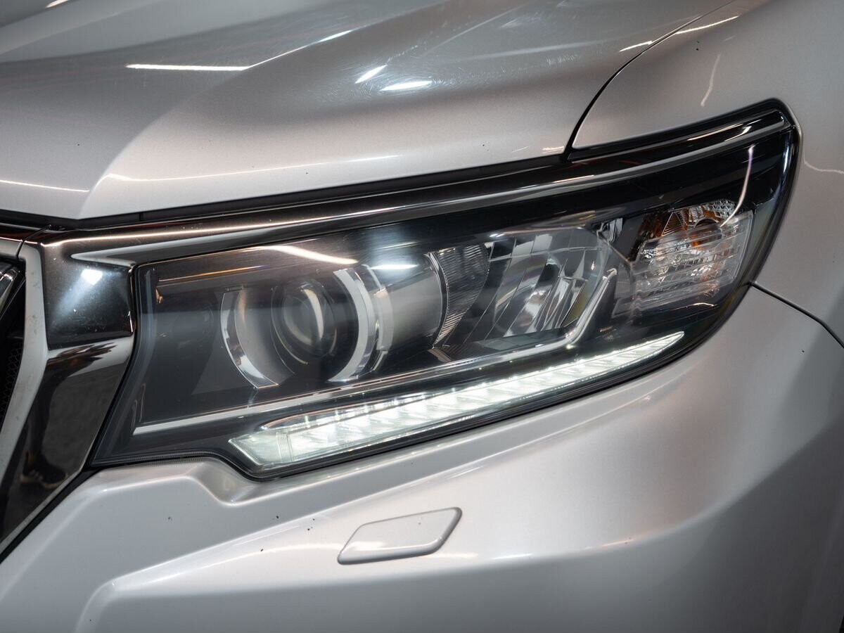 Toyota Land Cruiser Prado 2018 - фото автомобиля