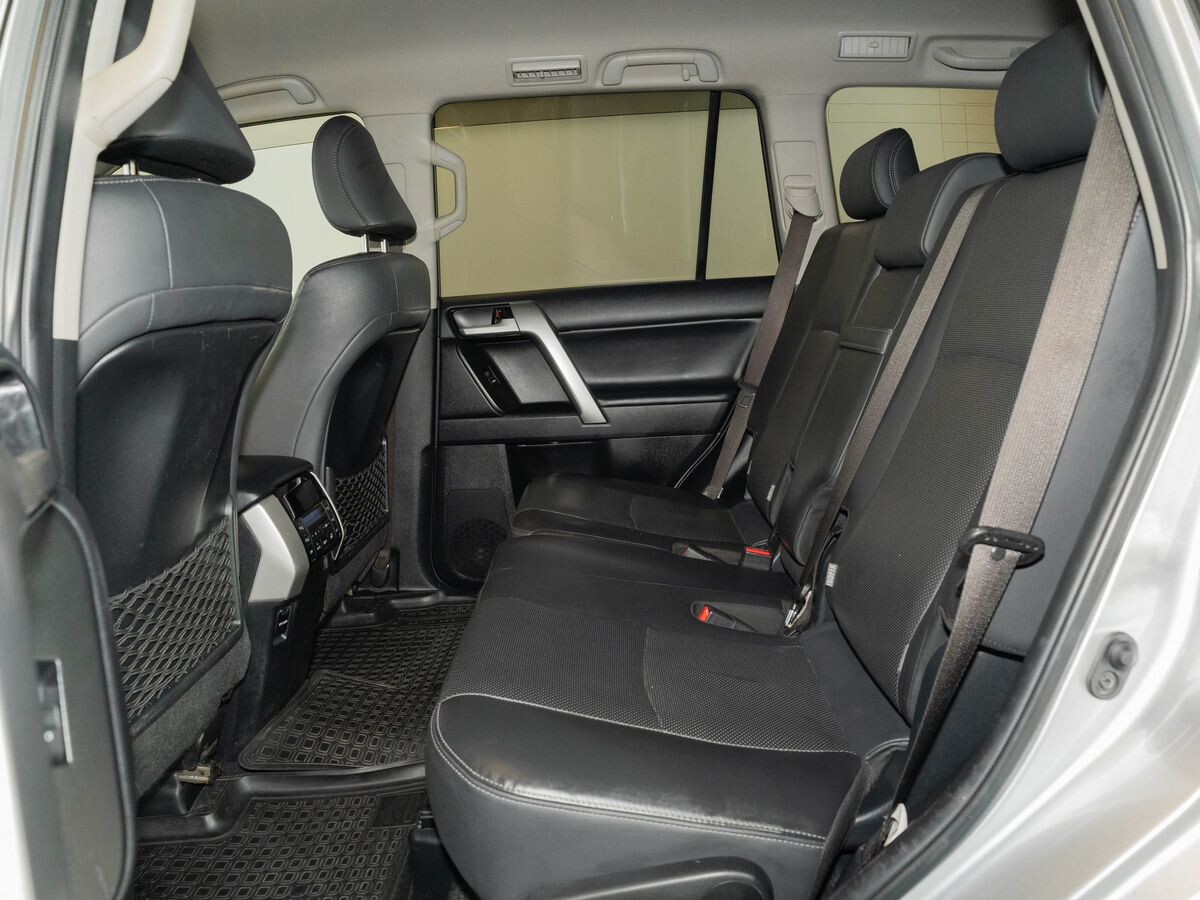 Toyota Land Cruiser Prado 2018 - фото автомобиля