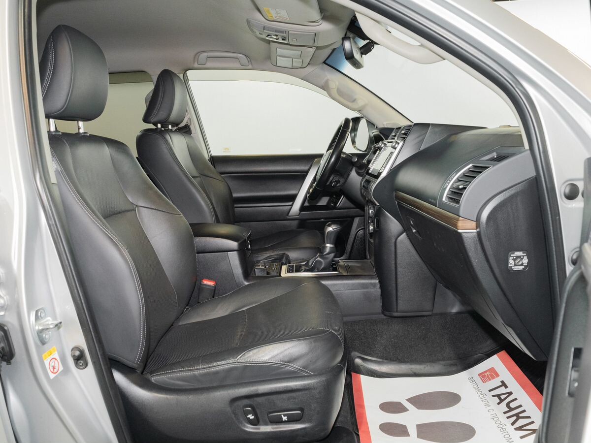 Toyota Land Cruiser Prado 2018 - фото автомобиля