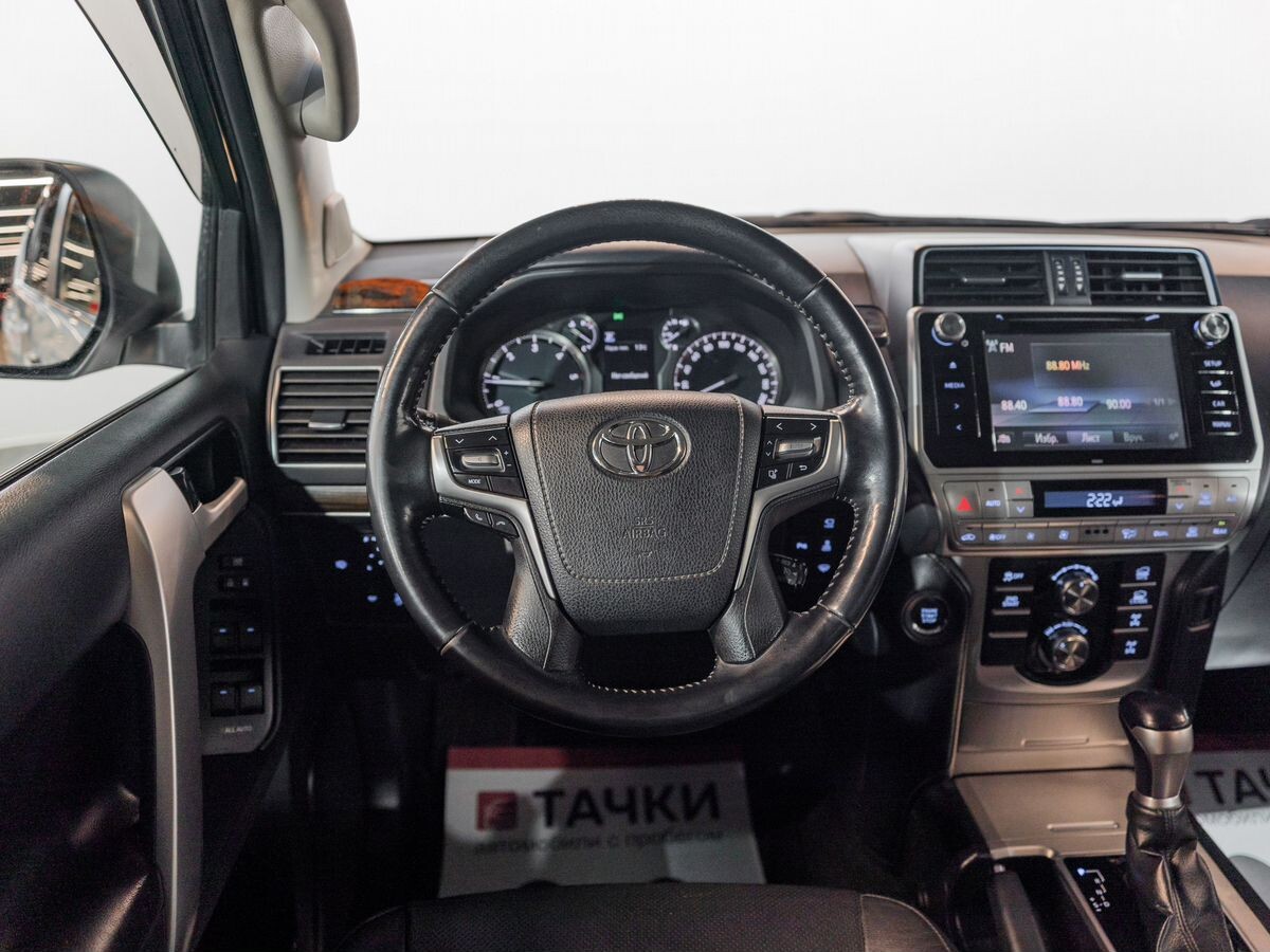 Toyota Land Cruiser Prado 2018 - фото автомобиля