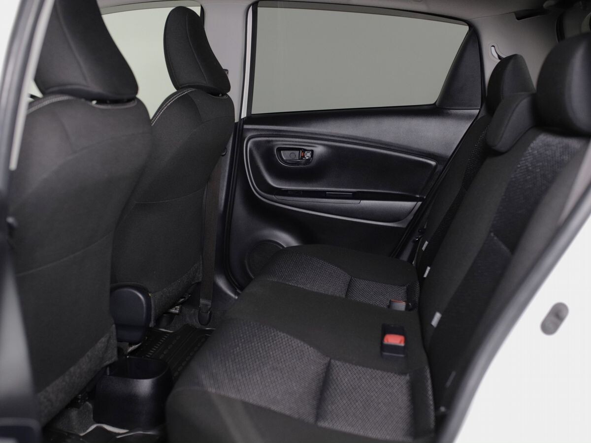 Toyota Vitz 2019 - фото автомобиля