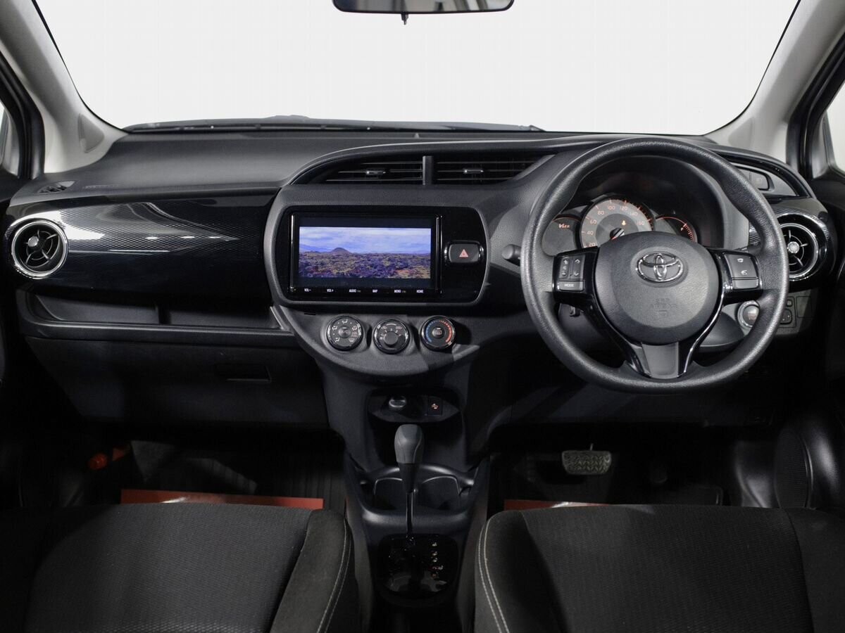 Toyota Vitz 2019 - фото автомобиля