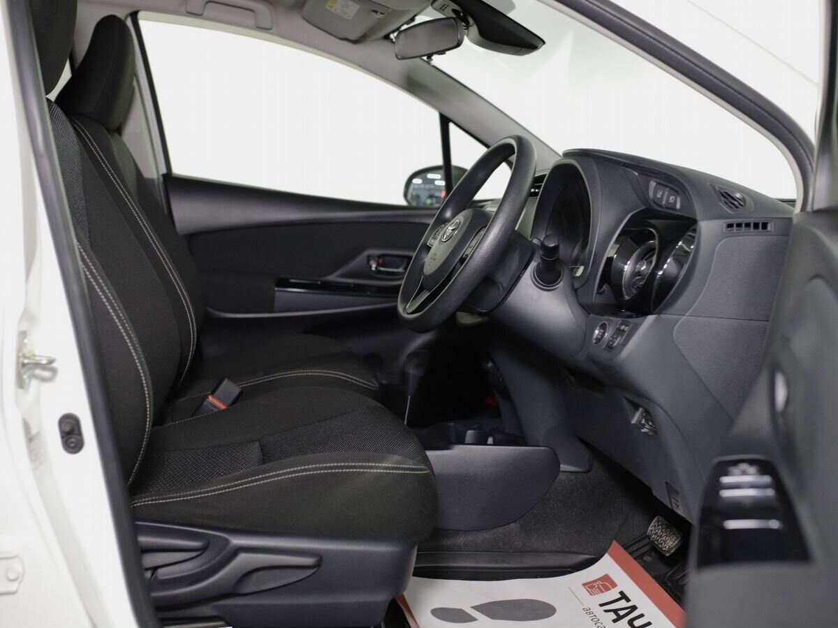 Toyota Vitz 2019 - фото автомобиля