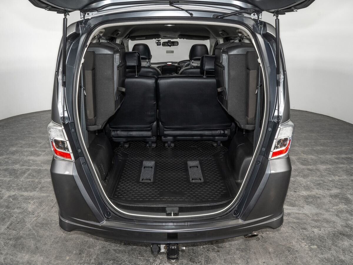 Honda Freed 2010 - фото автомобиля