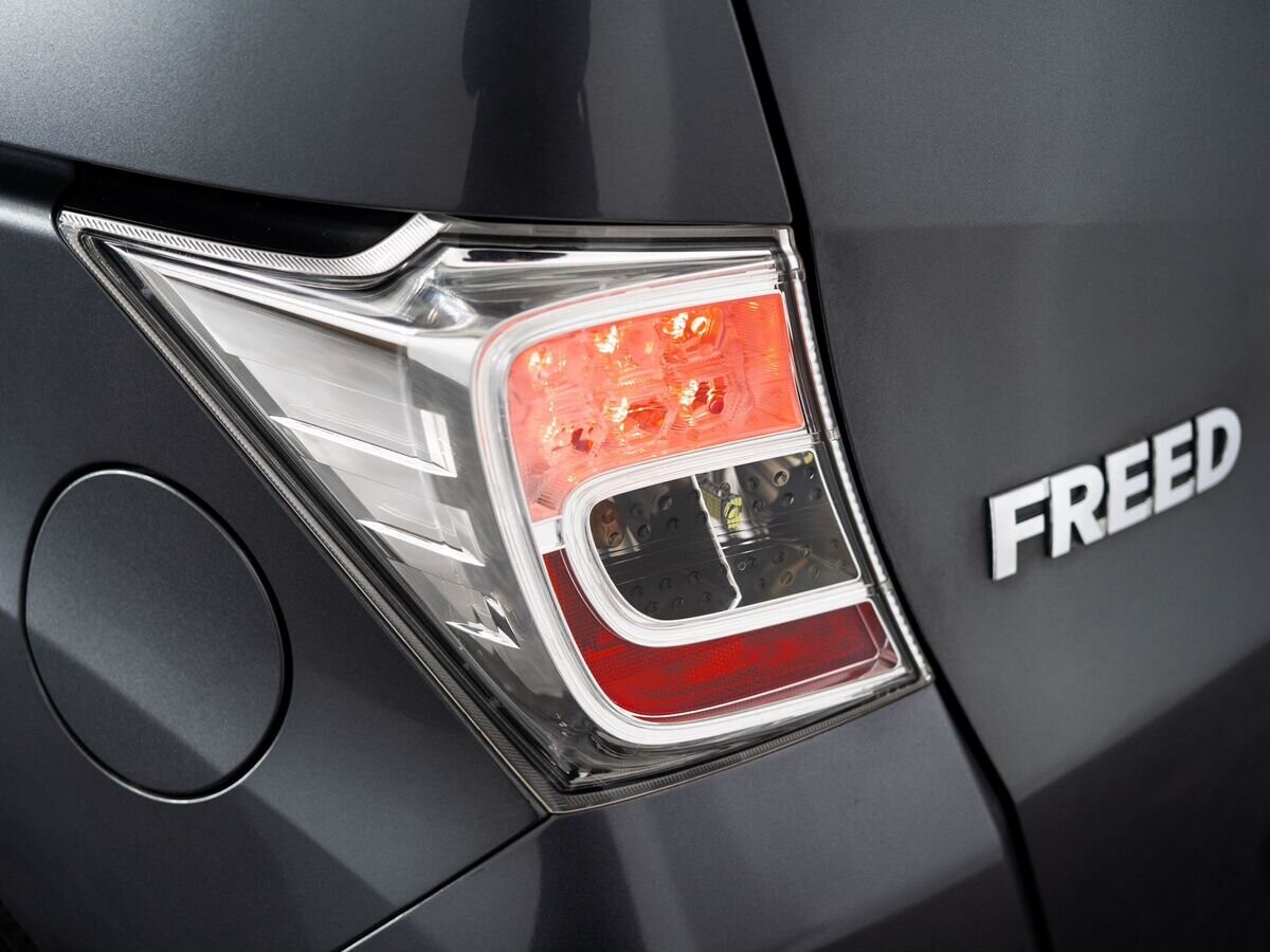 Honda Freed 2010 - фото автомобиля