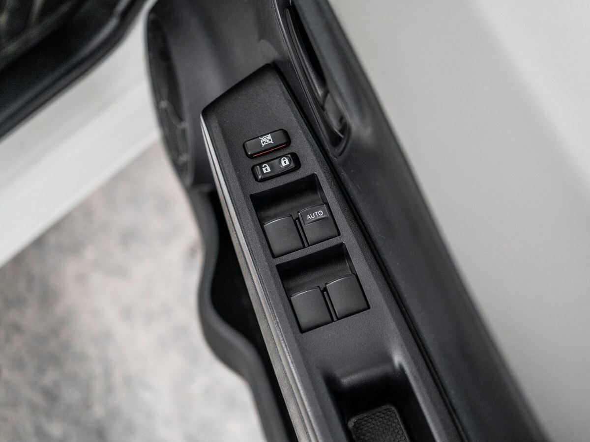 Toyota Vitz 2013 - фото автомобиля