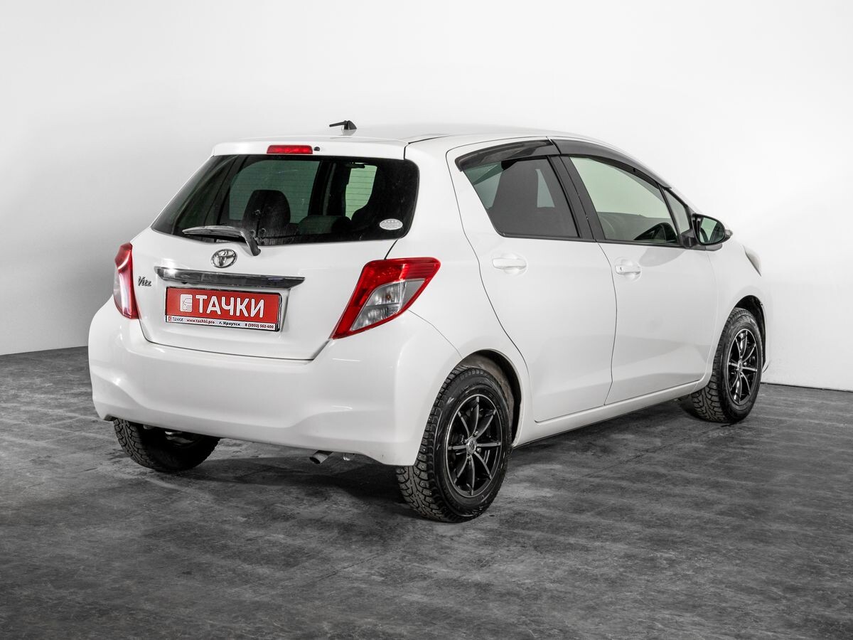Toyota Vitz 2013 - фото автомобиля