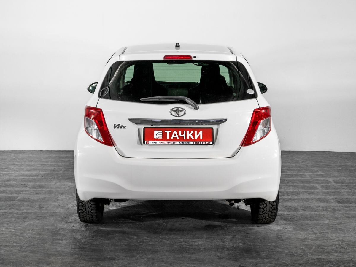 Toyota Vitz 2013 - фото автомобиля