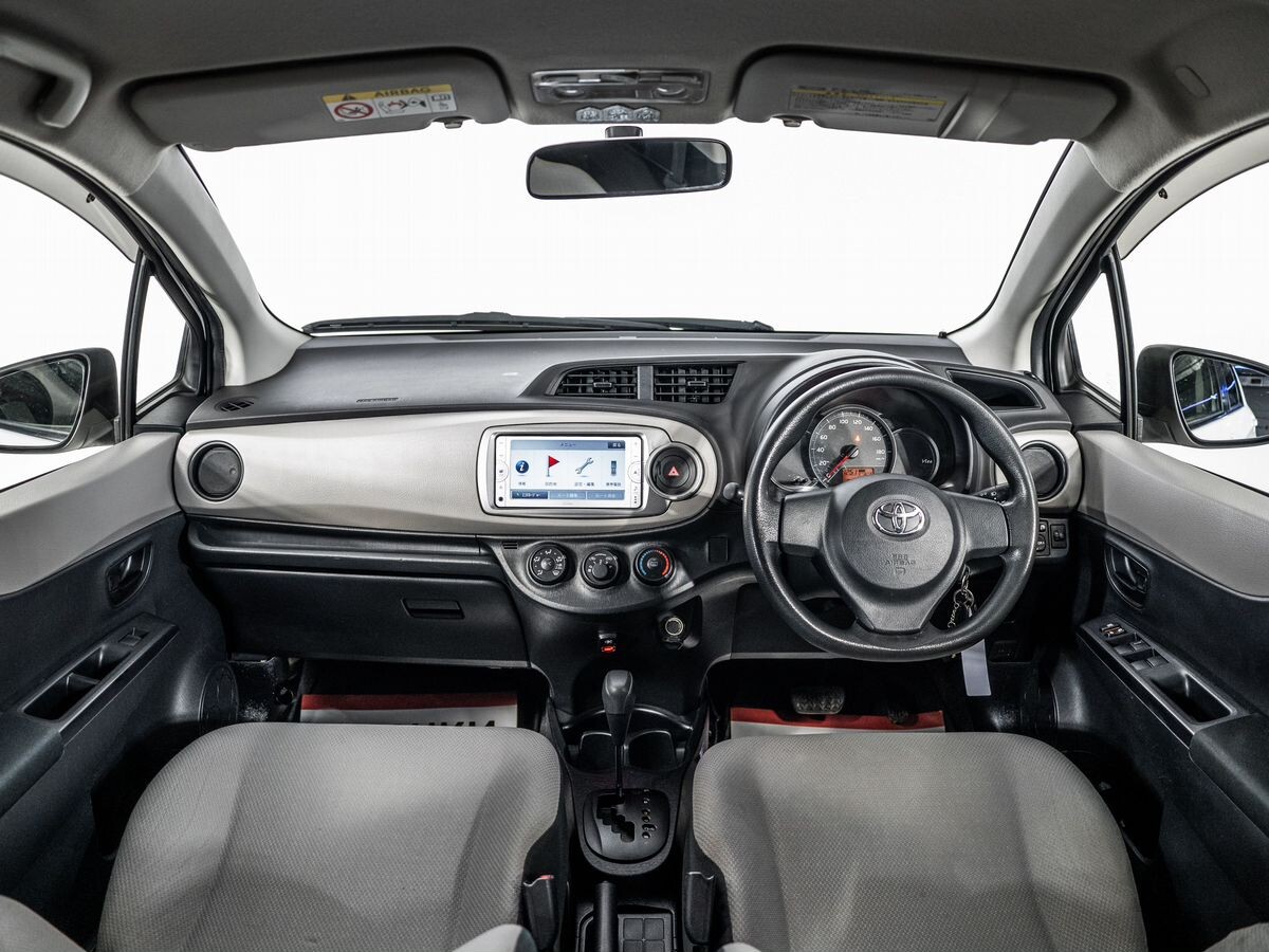 Toyota Vitz 2013 - фото автомобиля