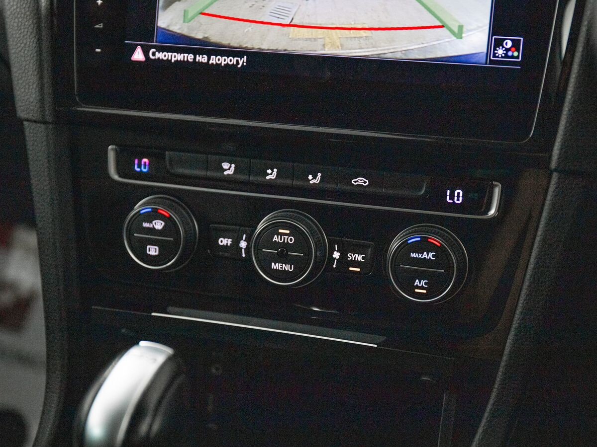 Volkswagen Golf 2018 - фото автомобиля