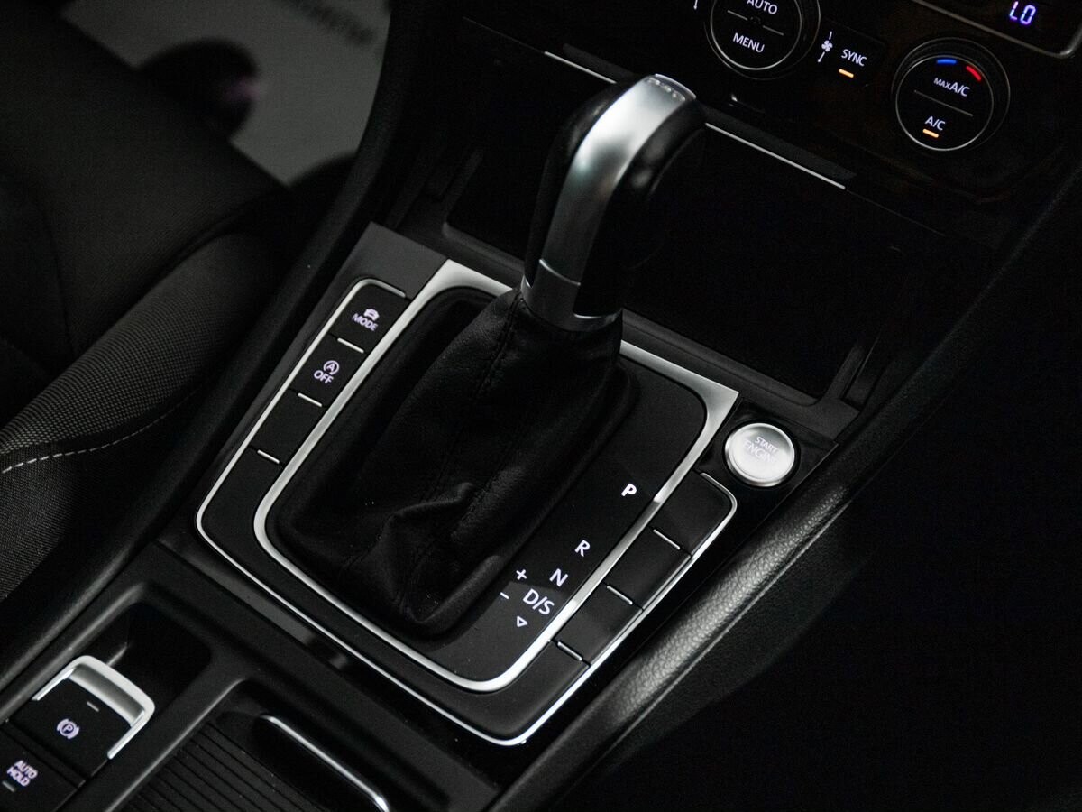 Volkswagen Golf 2018 - фото автомобиля